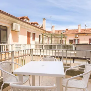 https://appartamento-in-posizione-centrale-vicino-mare.hotelinveneto.com