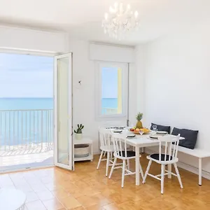 https://appartamento-in-posizione-centrale-con-vista-mare.hotelinveneto.com