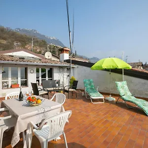 https://casa-angela-with-view-on-garda-lake.it-lombardy.com